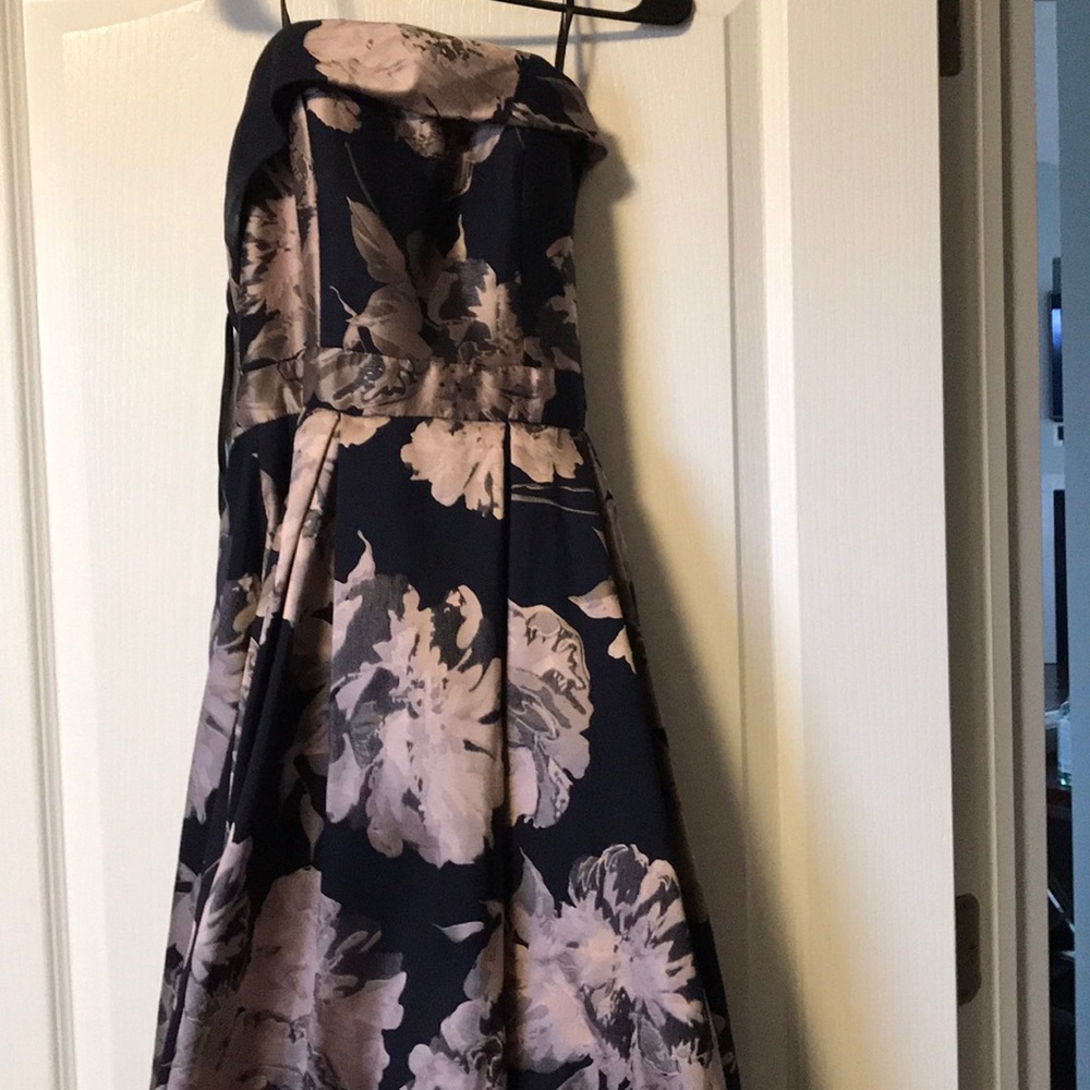 Xscape Strapless formal dress. Size 4. Worn once